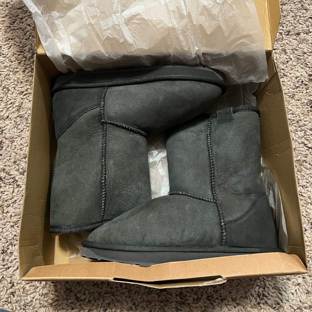 Brand new EMU Australia boots!